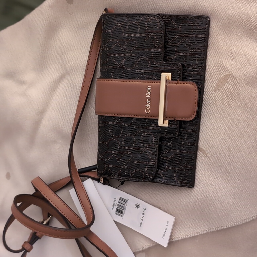 New with tags Calvin Klein crossbody purse/wallet